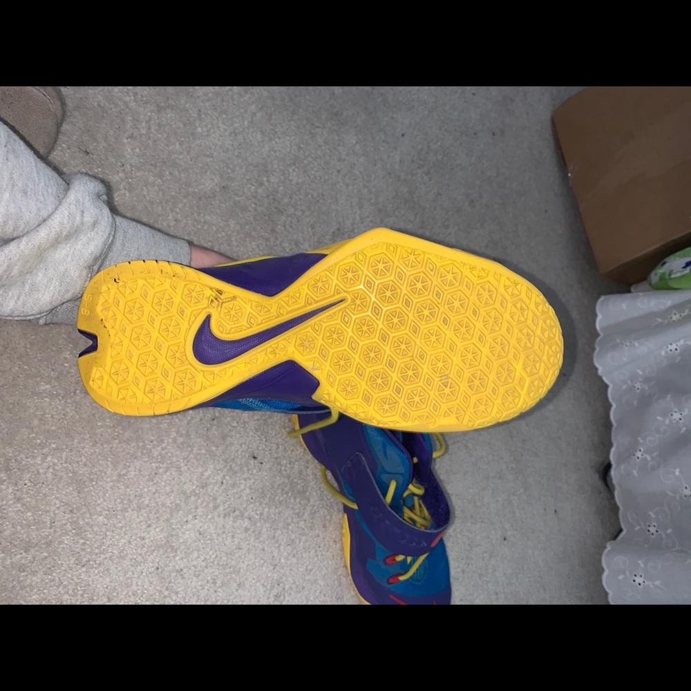 Lebron supermans - Picture 3 of 4